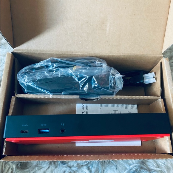 Lenovo ThinkPad Thunderbolt 3 Dock Gen 2 Brand New in Box - Picture 3 of 4